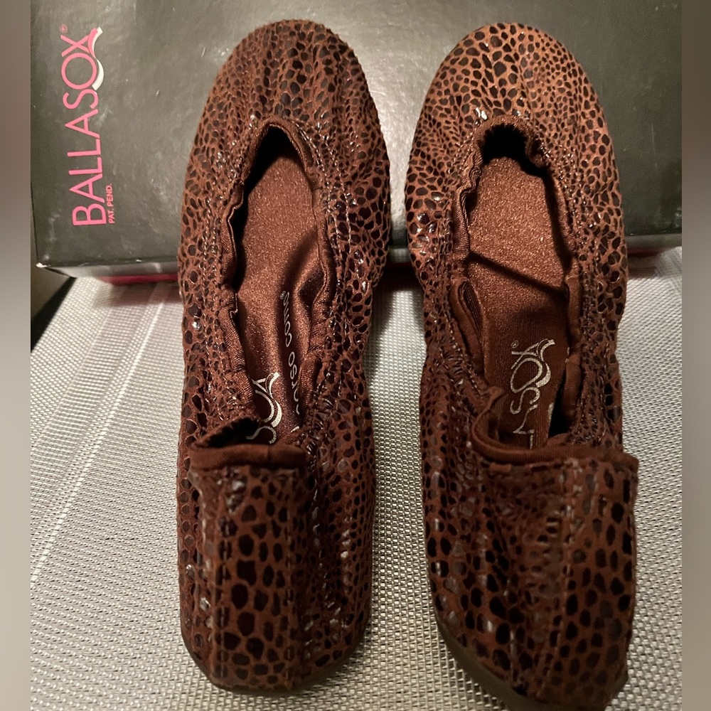 CORSO COMO BALLASOX NWOT AUTHENTIC BROWN GENUINE LEATHER SLIPPER/FLATS.